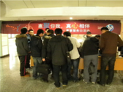 黑龙江大学师生们纷纷前来体验惠普金牌服务